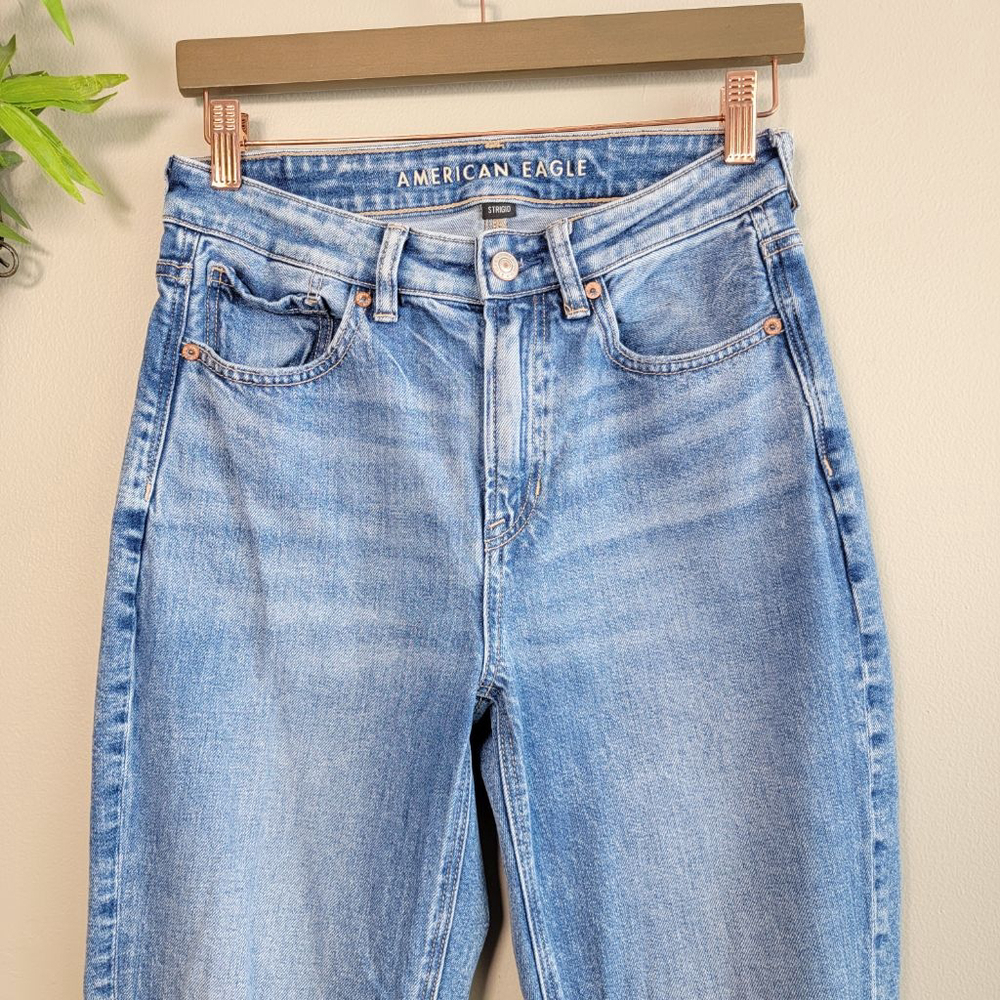 American Eagle Mom Jeans Tapered Leg Hi Rise Ripped Destroyed Medium Blue AE 2 - Picture 4 of 10